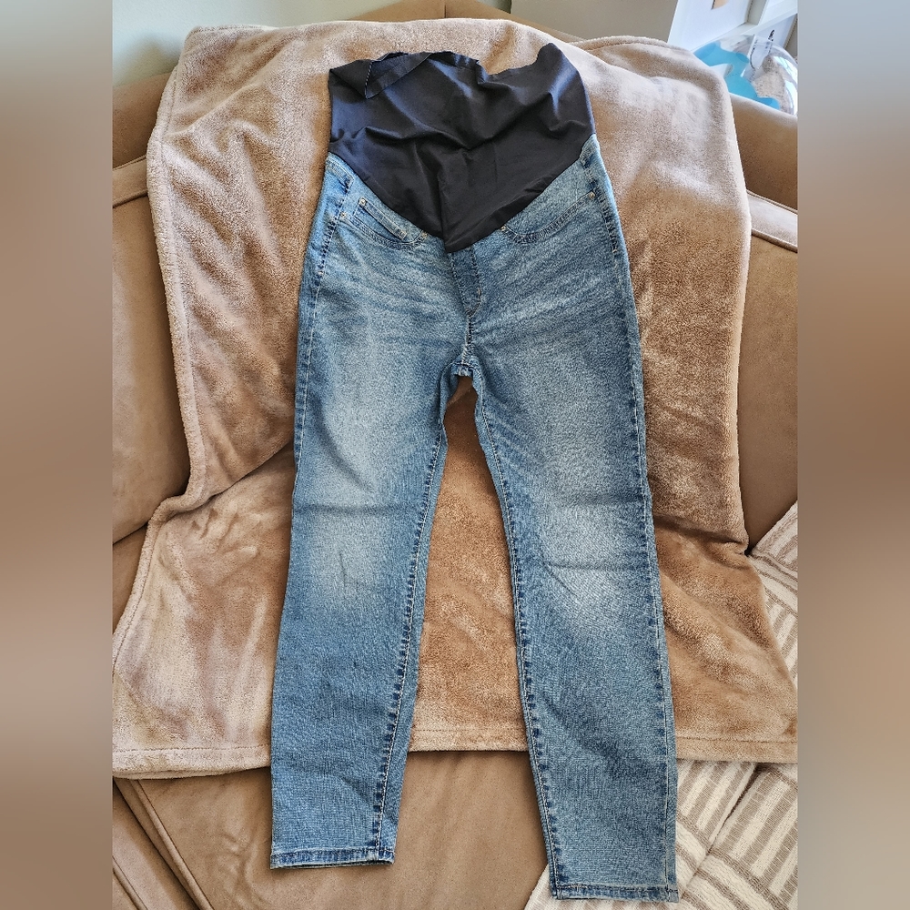 Signature by Levi Strauss & Co. Gold Label Women's Maternity Skinny Jeans
